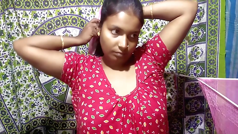 Indian slut gets a creampie in her pussy on the camera