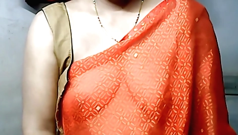 Indian girl with natural boobs fucks in the bedroom