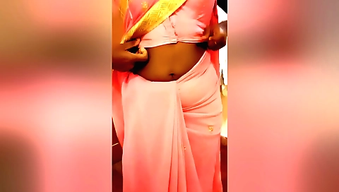 Indian amateur milf wants to show off her beautiful body