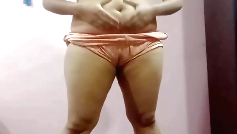 Amateur solo chick with a great ass in a solo video