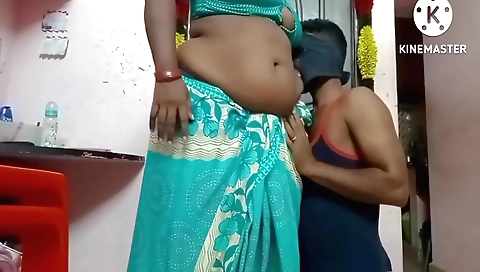Indian hottie with large boobs and big booty in webcam vid