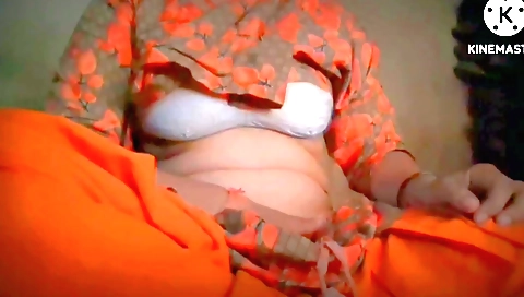 Indian slut in small ass and small boobs is caressing her pussy