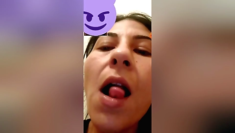Indian housewife masturbates on her homemade webcam video