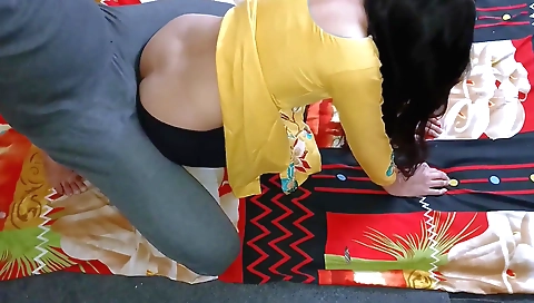 Indian brunette with a large booty enjoys a handjob