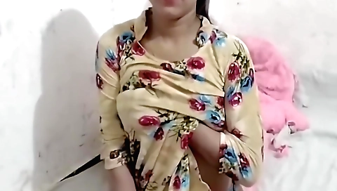 Indian amateur girl enjoying herself in the bedroom
