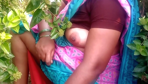 Chubby Indian babe in a hot outfit in outdoor porn video