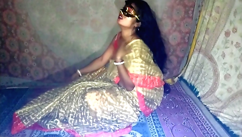 Indian chick with a cute body shows her home to her husband