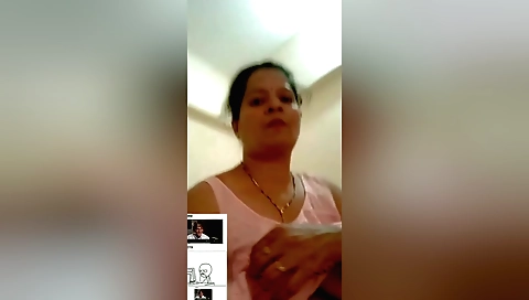Bhabyi is getting horny and stretching out her boobs