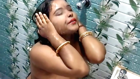 Amateur amateur brunette wife shows off tits on camera