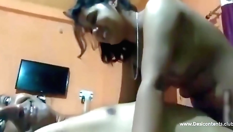 Indian girlfriend fucks her boyfriend in homemade vid