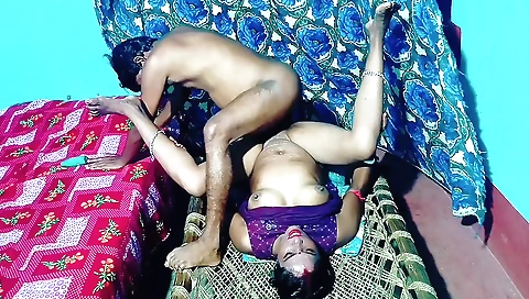 Amateur teen girl with big ass has a nice threesome