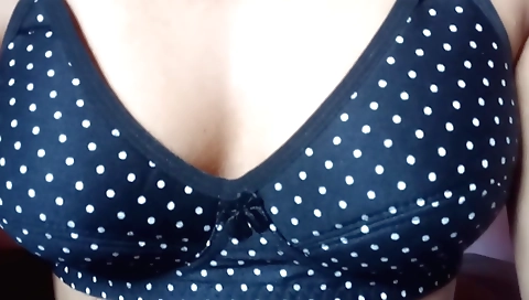 Stunning mature Indian girl gets naked in the woods