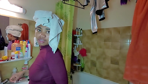 Hot indian teen enjoys stripping off and exposing her ass