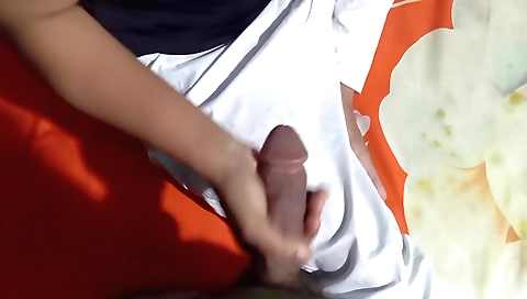 Indian babe doing a hot handjob in amateur porn video