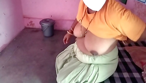 My homemade big booty chick is getting fucked in a backyard