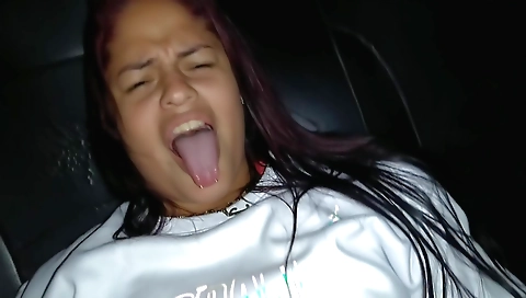Indian girl sucks in the taxi cab and makes guy fiddle