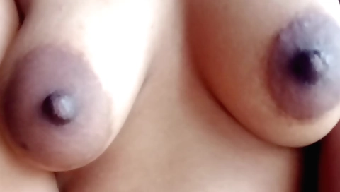 Solo amateur chick with natural body fucks her webcam webcam