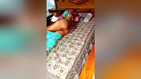 Amateur brunette girl gets her boyfriend's penis 099