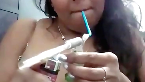Bhabhi enjoys her hookah in her homemade solo video