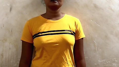 Indian babe in a huge booty show her big boobs and ass