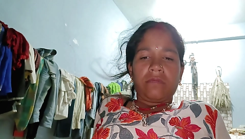 Indian wife is caught by her husband in the kitchen