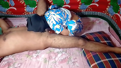 Indian babe fucks her boyfriend in her ass and pussy