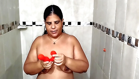Indian stepdaughter gets her pussy fucked in the shower