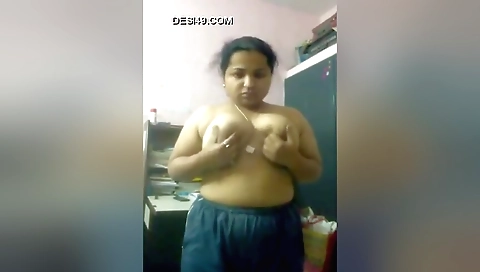 Chubby brunette shows off her boobies in webcam video