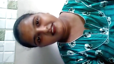 Indian amateur babe with a hot body fucked by her aunty