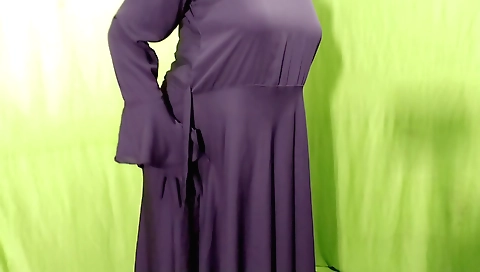 Short video shows me showing off my body in a classroom