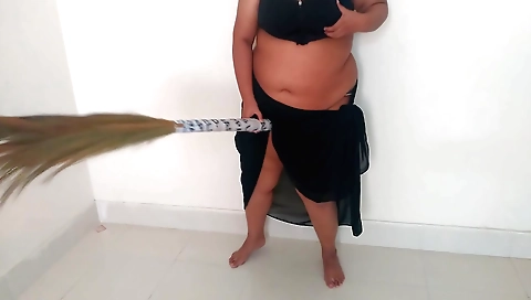 Sexy Indian girl with big tits and big ass in amateur video