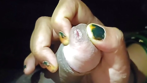 Indian girl with a sexy body is getting a hot handjob