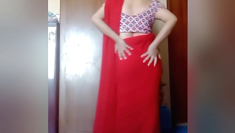 Amateur brunette with big ass masturbates on web cam