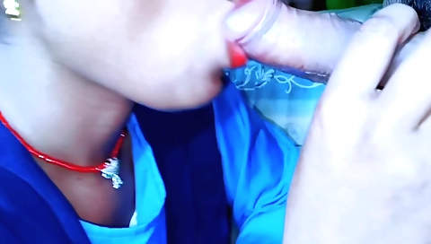 Indian teen with a sexy body sneaked behind her sister