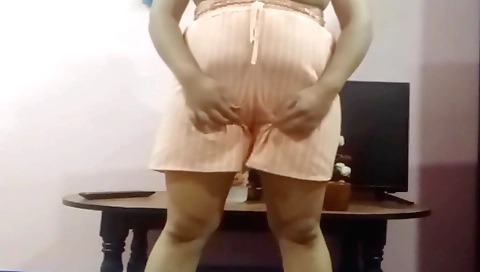 Big tits brunette with big ass masturbates on webcam