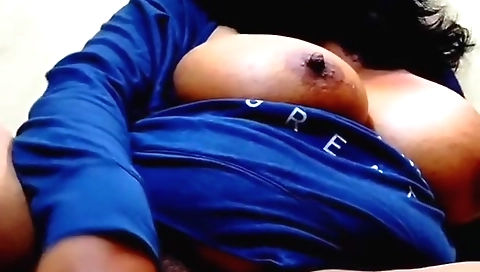 Bhabi masturbates with her dildo in the mask video