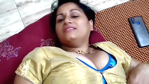 Indian brunette amateur masturbating in webcam vid