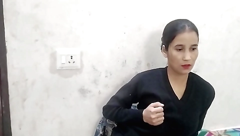 Solo female film showing her being pregnant in bed