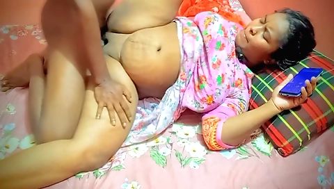 Indian teen gets it on with her hubby on the phone