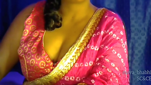 Indian chick shows her nice body in a public place