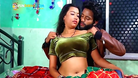 Busty Indian girl gets a great naked sex video with her partner