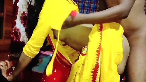 Indian amateur couple having a romantic handjob scene