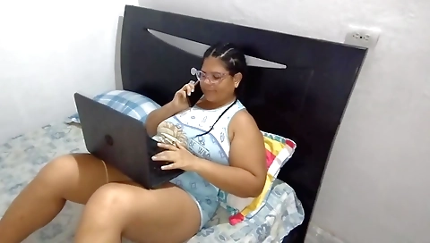 Amateur indian girl with a big ass and a chubby booty