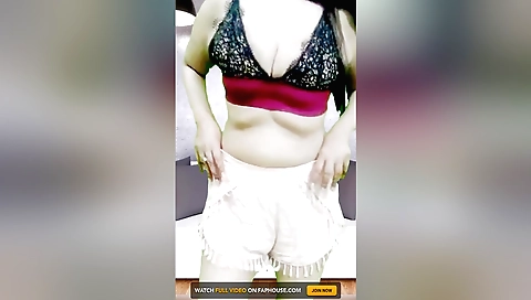 Amateur brunette in white lingerie orgasms in hd porn